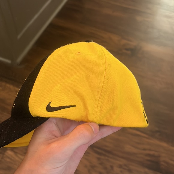 Nike Lakers Hat - Picture 3 of 5